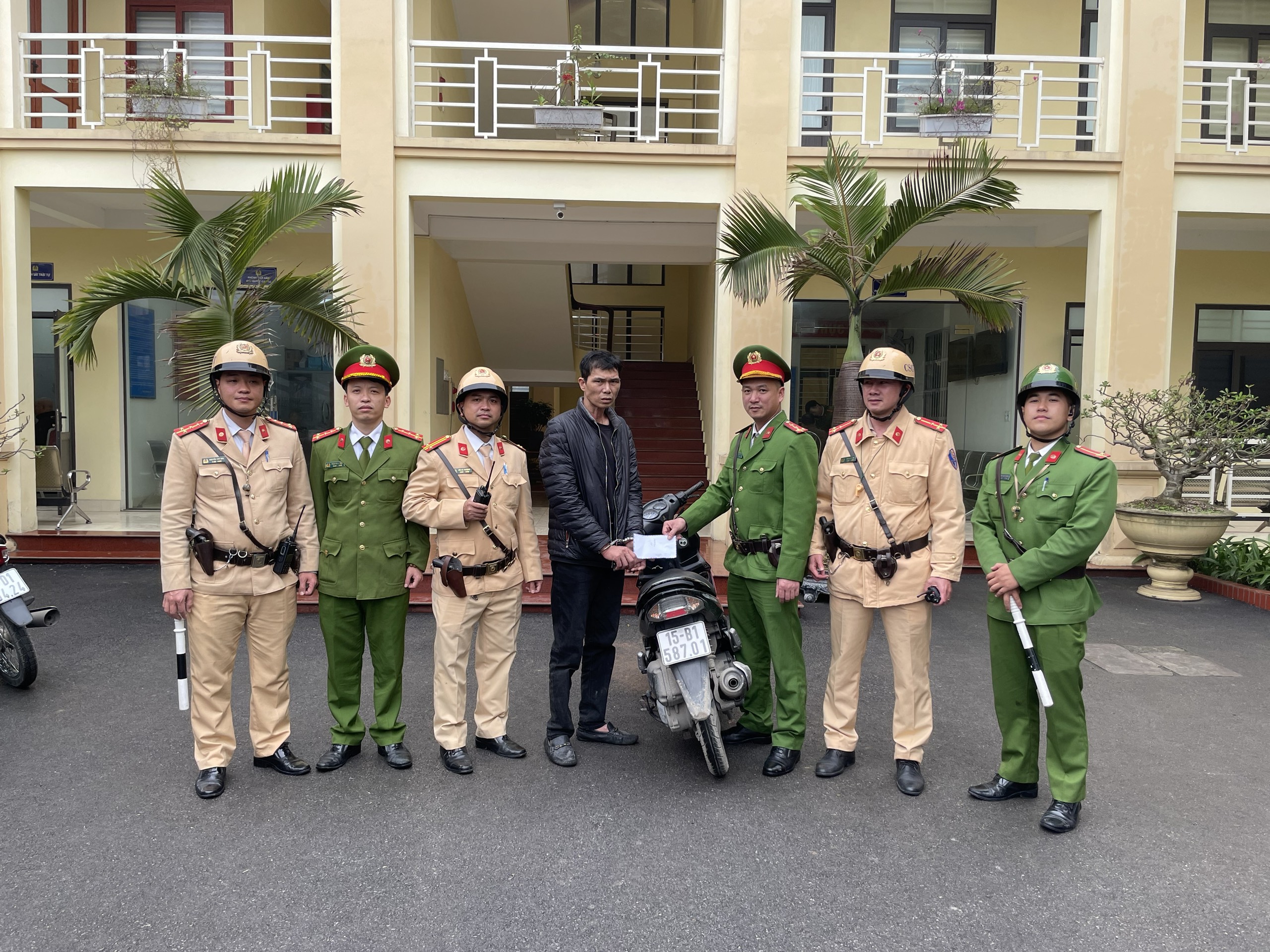 Đội CSGT-TT Công an quận Hồng Bàng bắt giữ đối tượng tàng trữ ma túy